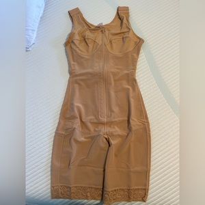 Shapellx AirSlim Hourglass Full body Shaper Beige Small. brand new, never worn